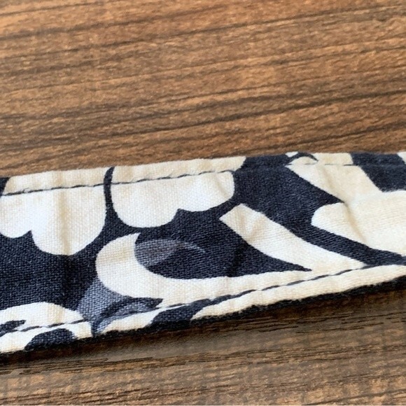 Vera Bradley Holiday Tote in Baroque - Retired Print - Picture 7 of 10